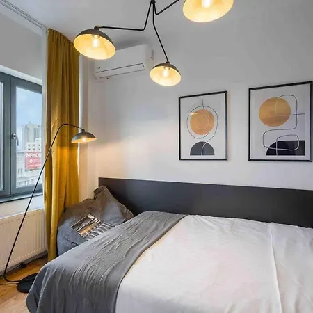 Superb Views 2br Flat + Balcony