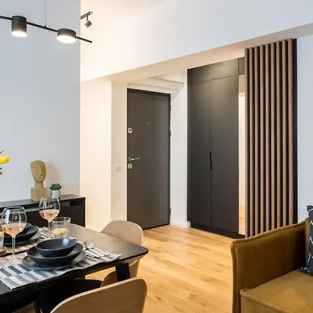 Superb Views 2br Flat + Balcony Bucharest