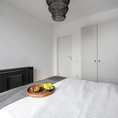 Superb Views 2br Flat + Balcony Apartment *