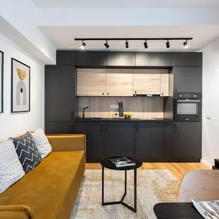 Superb Views 2br Flat + Balcony Апартаменты