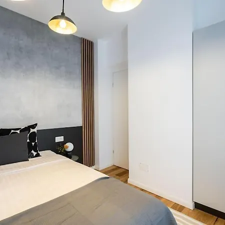 Superb Views 2br Flat + Balcony *