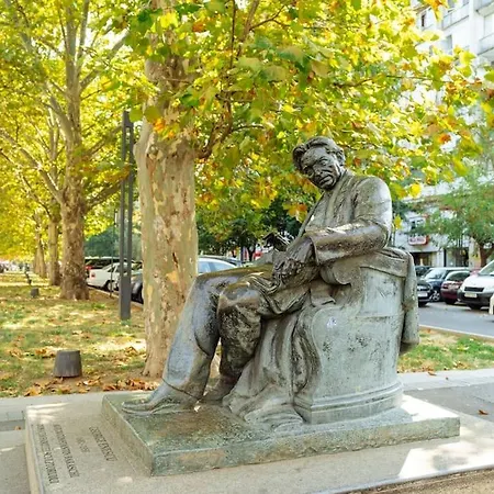 Apartment Superb Views 2br Flat + Balcony