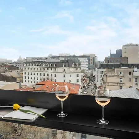 Superb Views 2br Flat + Balcony Апартаменты Бухарест