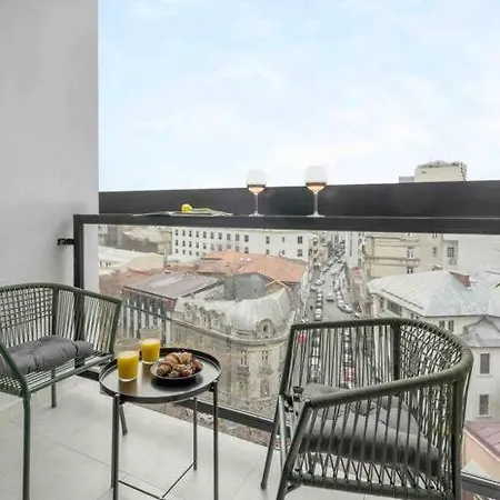 Superb Views 2br Flat + Balcony *