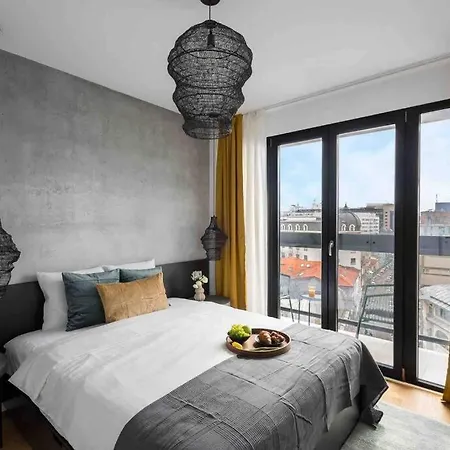 Superb Views 2br Flat + Balcony Bucarest