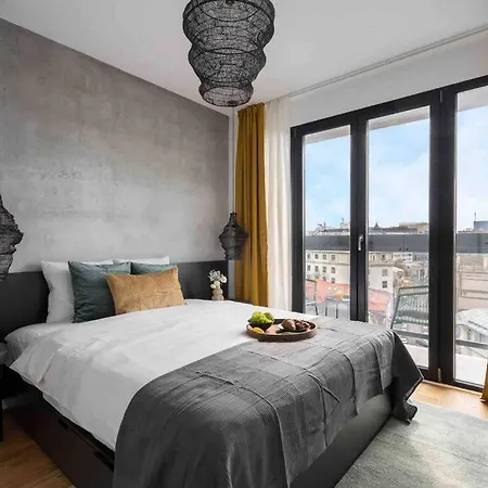 Superb Views 2br Flat + Balcony