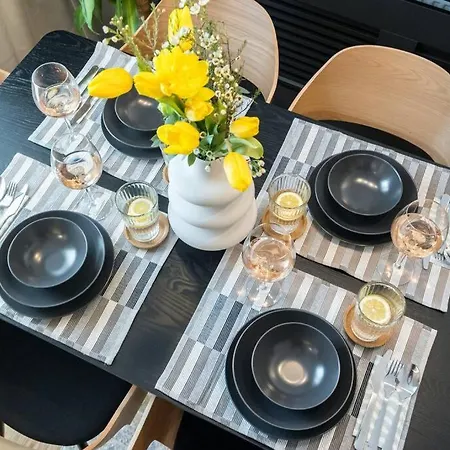 Superb Views 2br Flat + Balcony