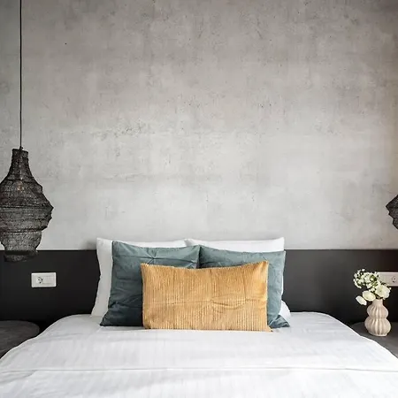 Superb Views 2br Flat + Balcony *