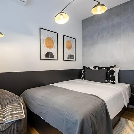 Apartment Superb Views 2br Flat + Balcony