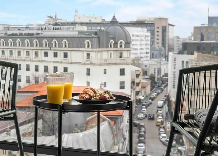 Superb Views 2br Flat + Balcony