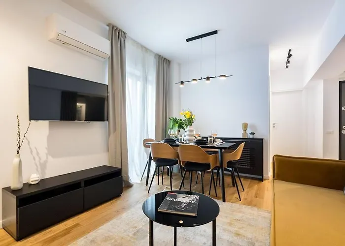 Superb Views 2br Flat + Balcony * Бухарест