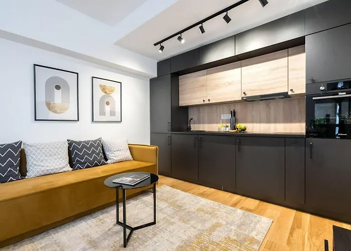 Superb Views 2br Flat + Balcony 아파트 부쿠레슈티