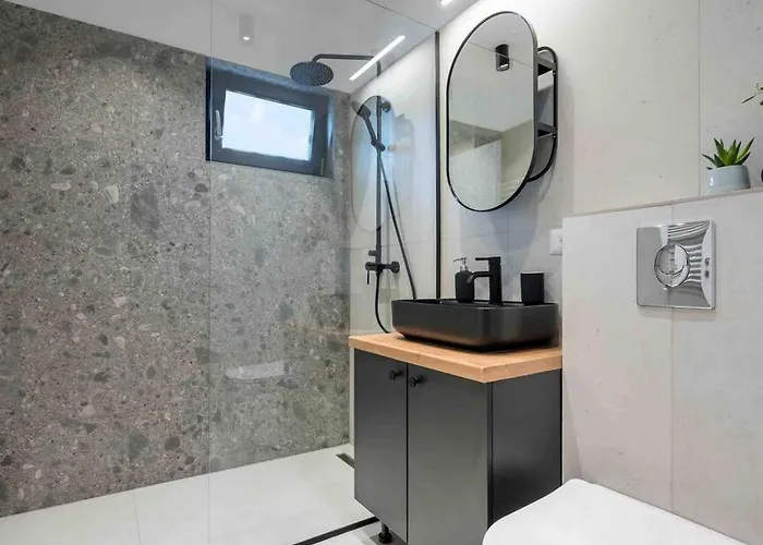 Superb Views 2br Flat + Balcony 아파트 *