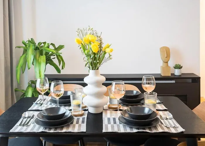 Superb Views 2br Flat + Balcony Апартаменты