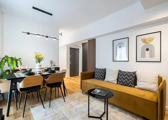 Superb Views 2br Flat + Balcony * Бухарест