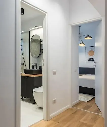 Superb Views 2br Flat + Balcony