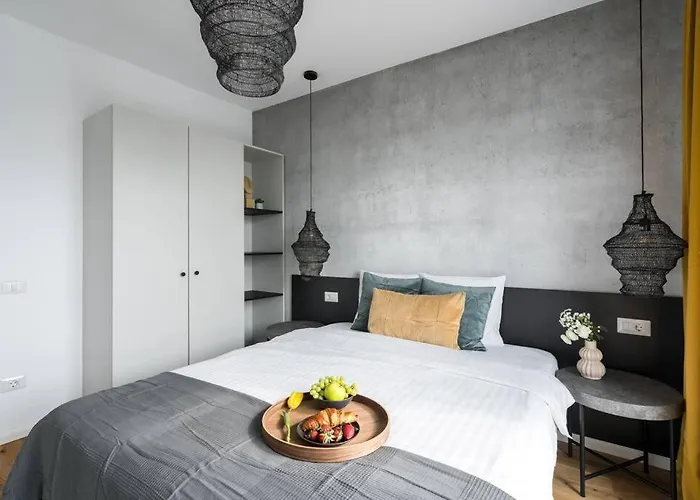 Superb Views 2br Flat + Balcony Апартаменты *