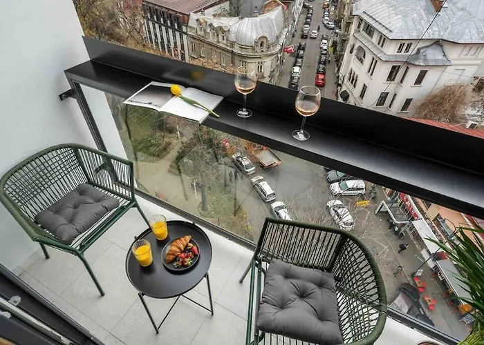 Superb Views 2br Flat + Balcony Апартаменты *