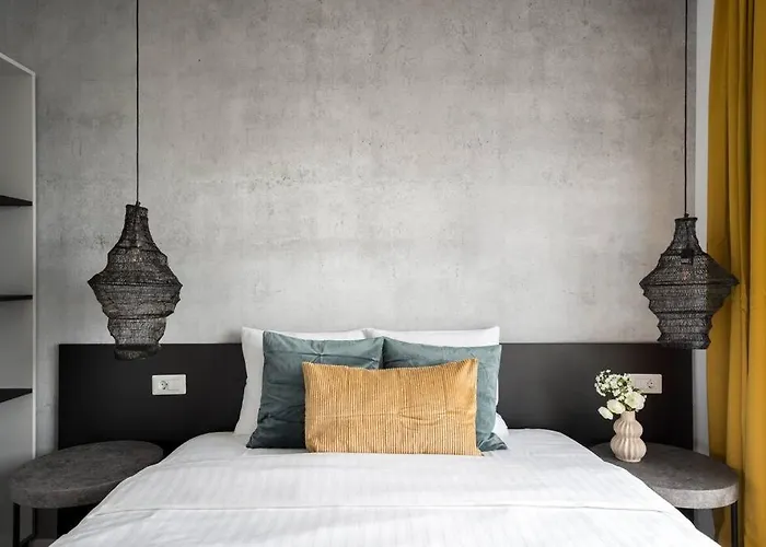 Superb Views 2br Flat + Balcony *