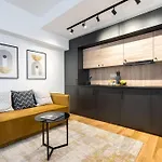 Superb Views 2br Flat + Balcony Apartman Bukarest