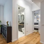 Superb Views 2br Flat + Balcony Apartman *