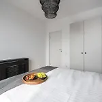Superb Views 2br Flat + Balcony Apartman *