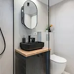 Apartman Superb Views 2br Flat + Balcony Bukarest