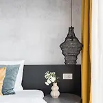 Apartman Superb Views 2br Flat + Balcony *