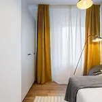 Apartman Superb Views 2br Flat + Balcony