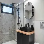 Superb Views 2br Flat + Balcony * Bukarest