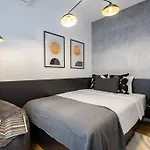 Apartman Superb Views 2br Flat + Balcony