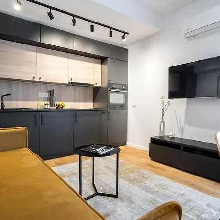 Апартаменты Superb Views 2br Flat + Balcony
