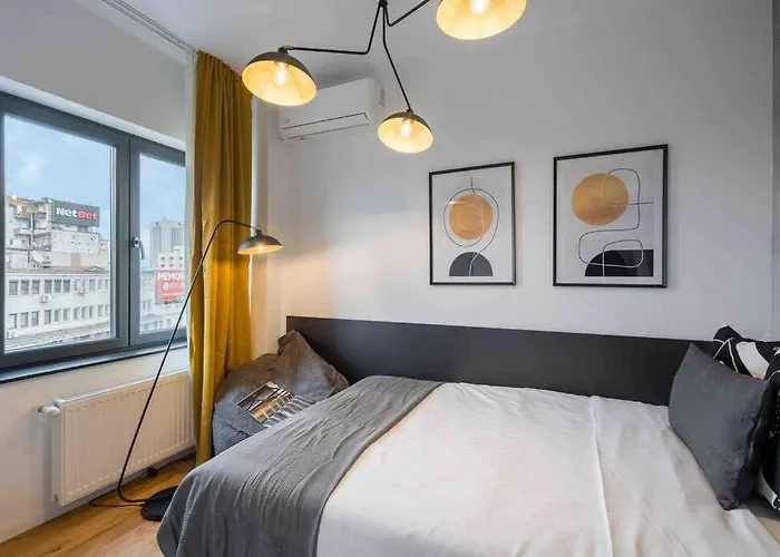 Superb Views 2br Flat + Balcony