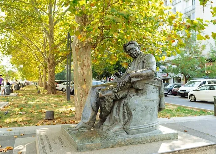 Lägenhet Superb Views 2br Flat + Balcony