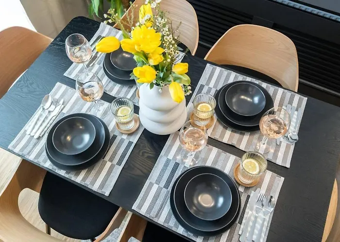 Superb Views 2br Flat + Balcony